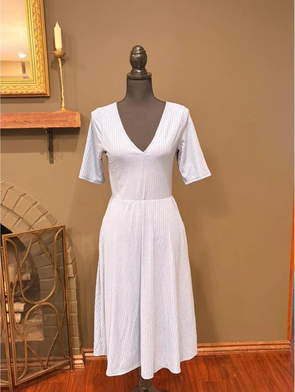 Short Sleeve Ribbed Knit Midi Dress with Pockets NWT